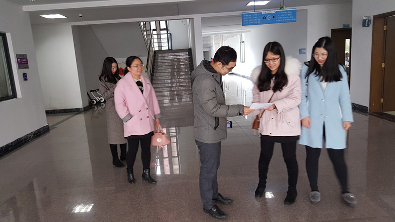 2018-2-26-新学期课堂一派生机盎然-同人漫画
开学查课纪实 (1)_副本.jpg