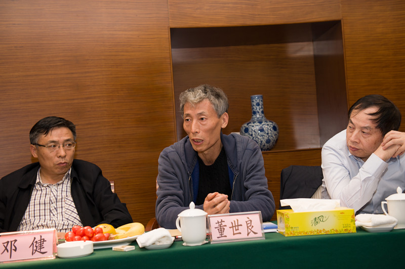 sc_311442_033662.jpg 9 学术委员会开展讨论_副本.jpg