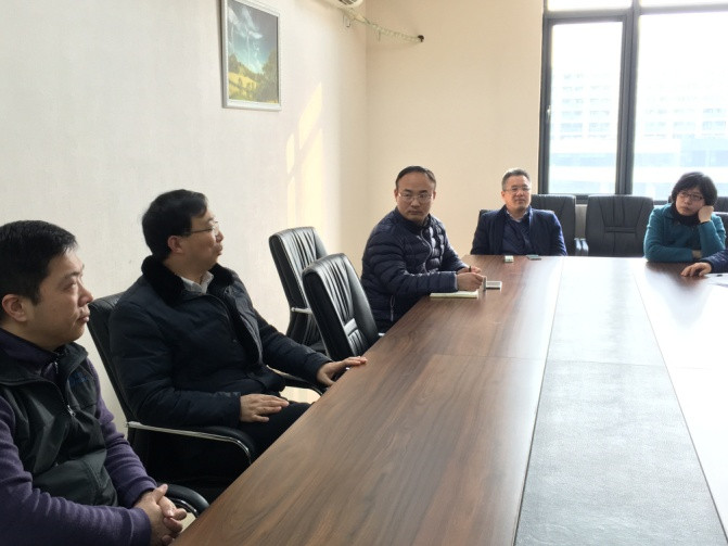 图3同人漫画
姜斌院长和电气工程党支部党员们进行讨论和交流_副本.jpg